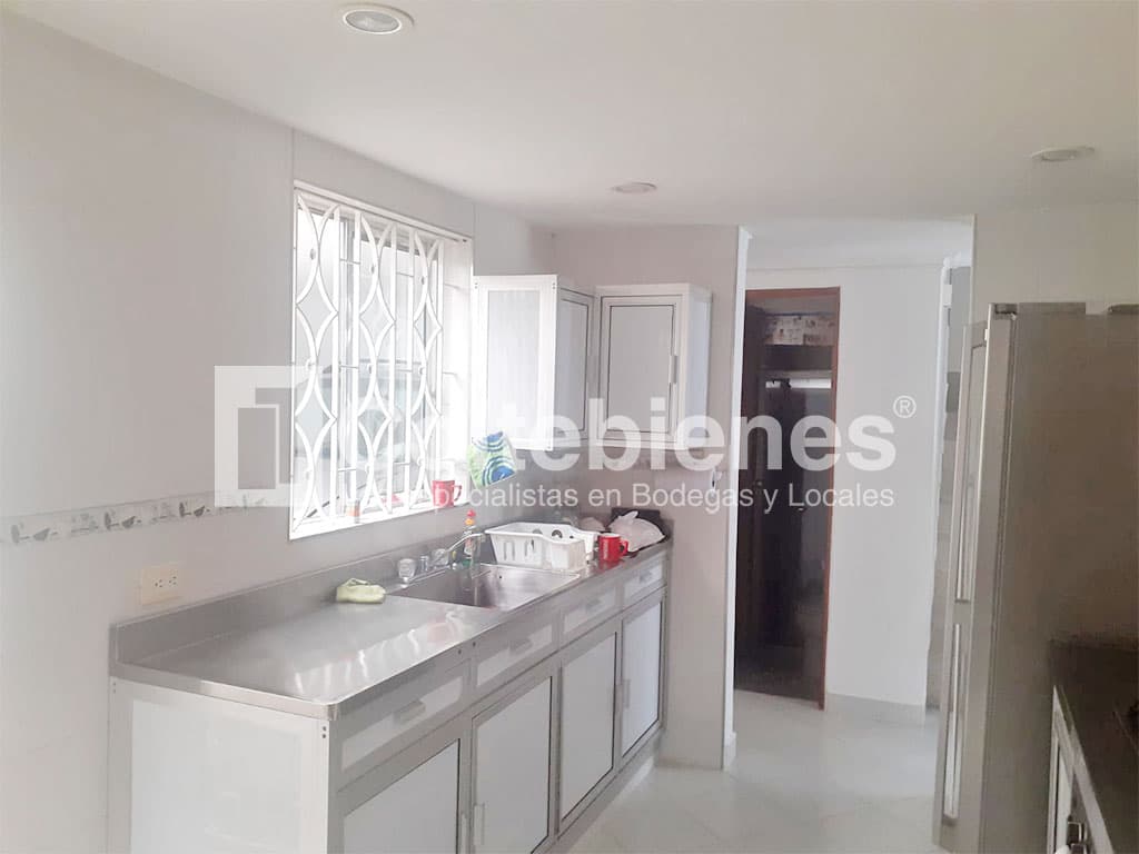 Arriendo de casa comercial para oficinas en Medellín