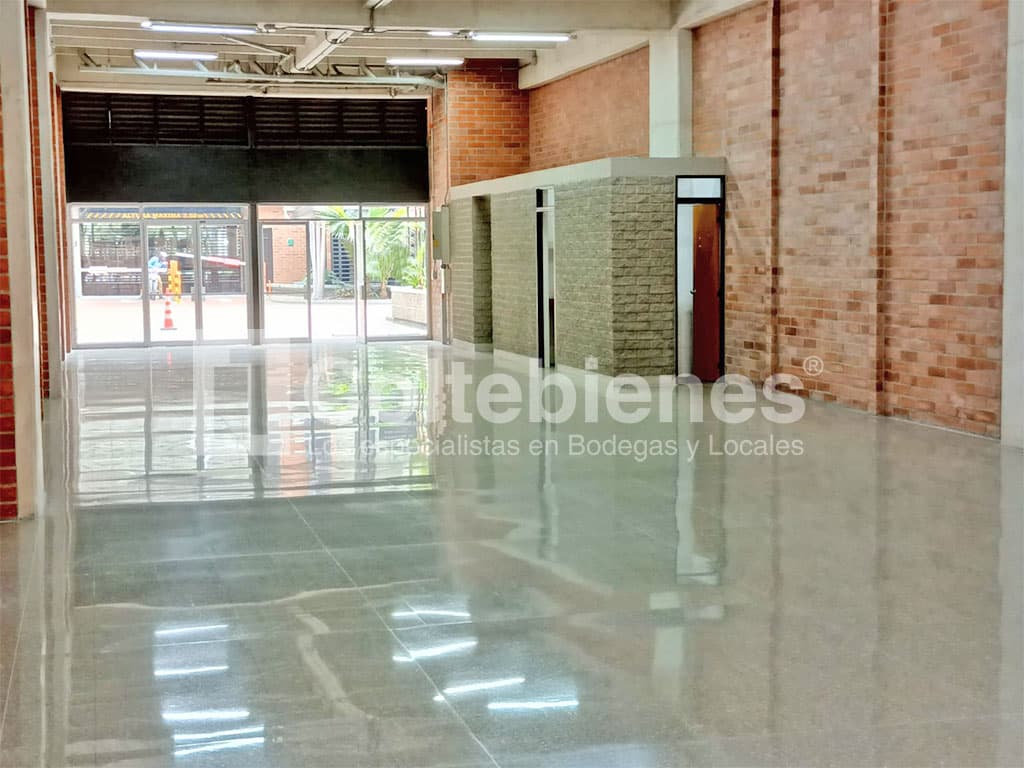 Arriendo de local en Centro Empresarial de Medellín foto 2