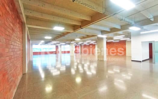 Locales en arriendo en centro empresarial de Medellín-Guayabal