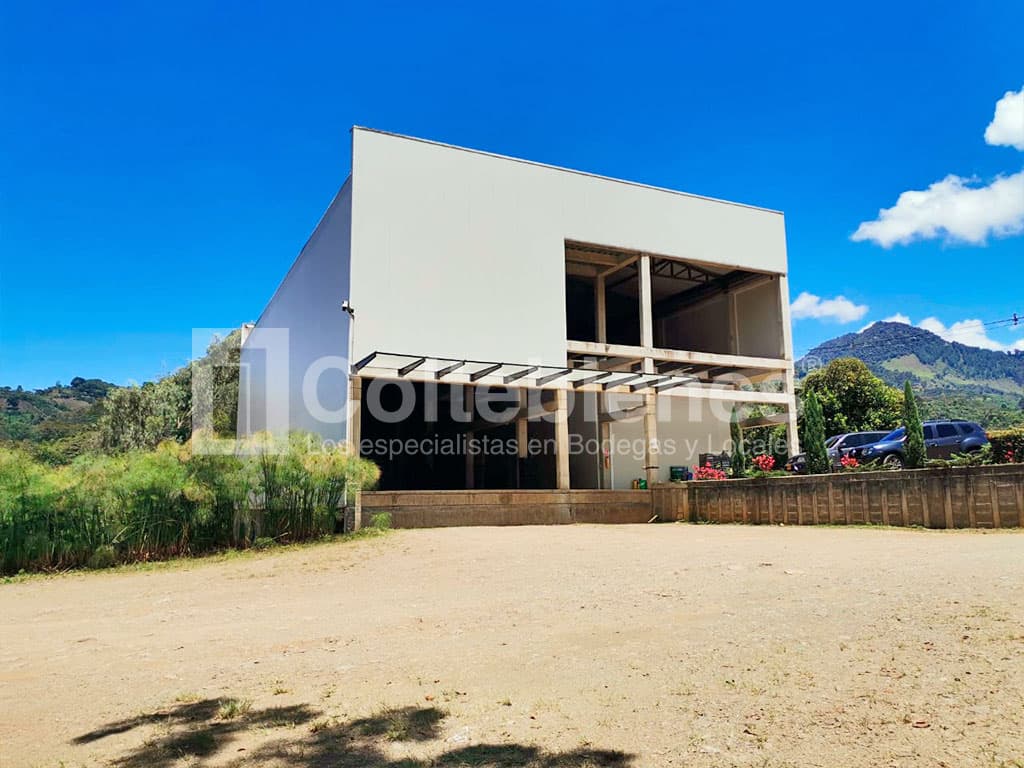 Bodega en arriendo/venta en Jardín-Antioquia foto 3