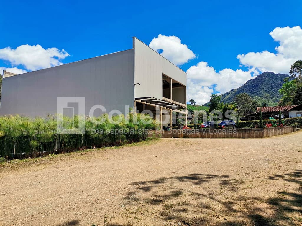Bodega en arriendo/venta en Jardín-Antioquia foto 4
