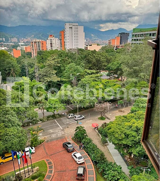 Oficina en arriendo en El Poblado-Medellín foto 3