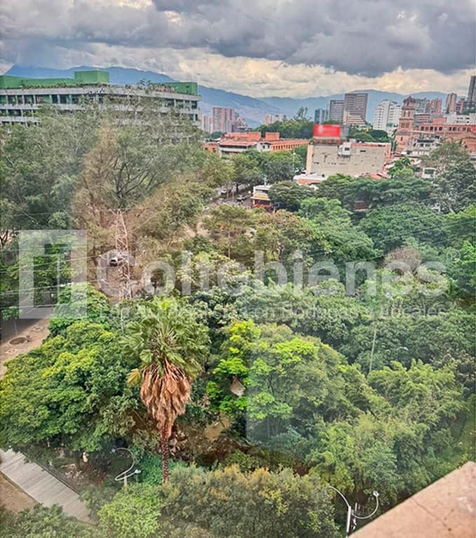 Oficina en arriendo en El Poblado-Medellín foto 4