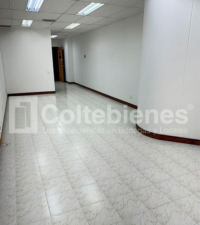 Oficina en arriendo en El Poblado-Medellín foto 5