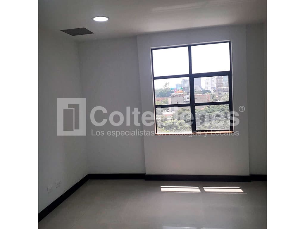 Oficina en arriendo en El Poblado-Medellín foto 3