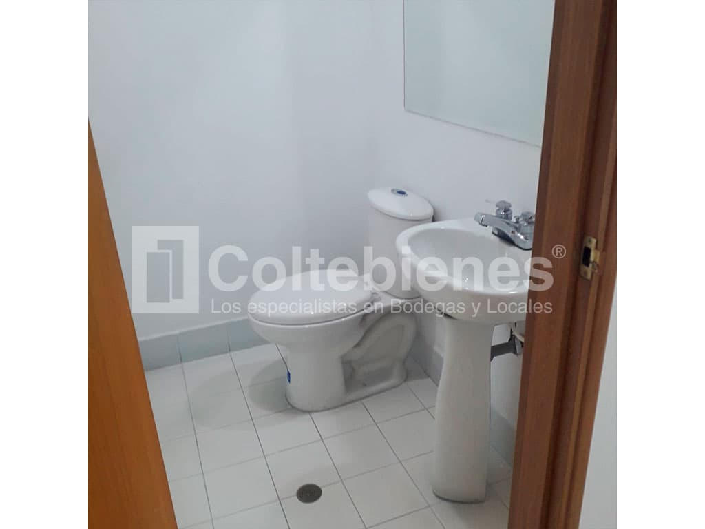 Oficina en arriendo en El Poblado-Medellín foto 4