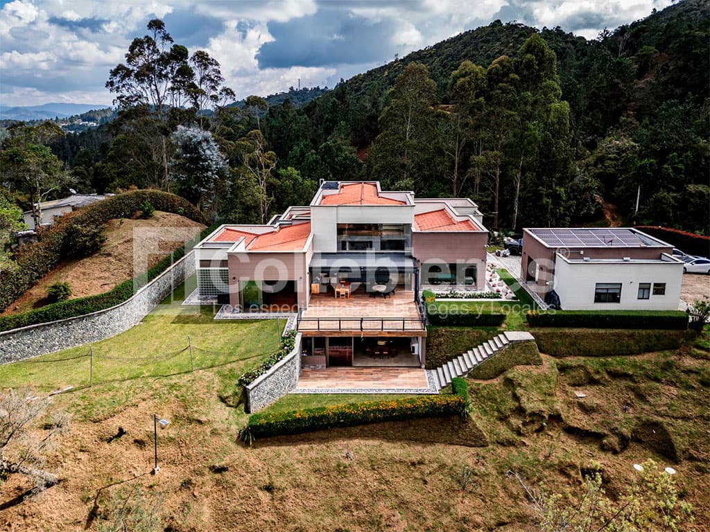 Casa finca en arriendo/venta en Envigado-Antioquia