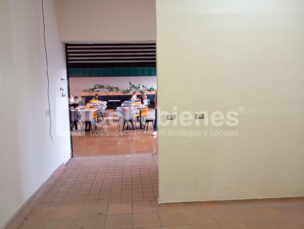 Local en centro comercial en arriendo en el sector de Barrio Colombia foto 5