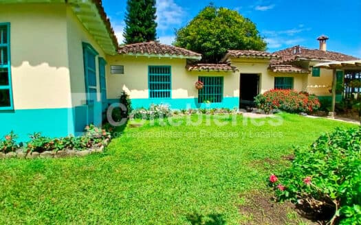 Casa campestre en arriendo en Envigado-Antioquia