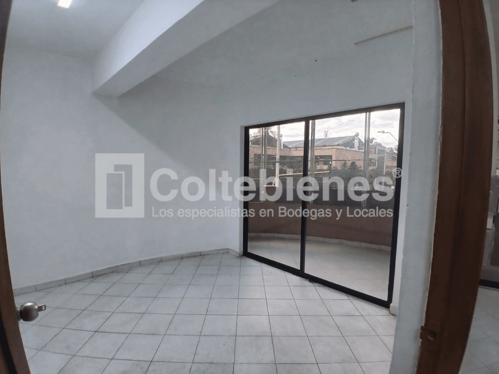 Arriendo de casa comercial en el Centro de Envigado foto 2