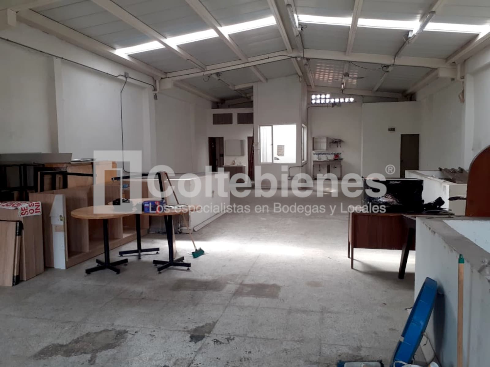 Bodega en arriendo en Guayabal-Medellín foto 2