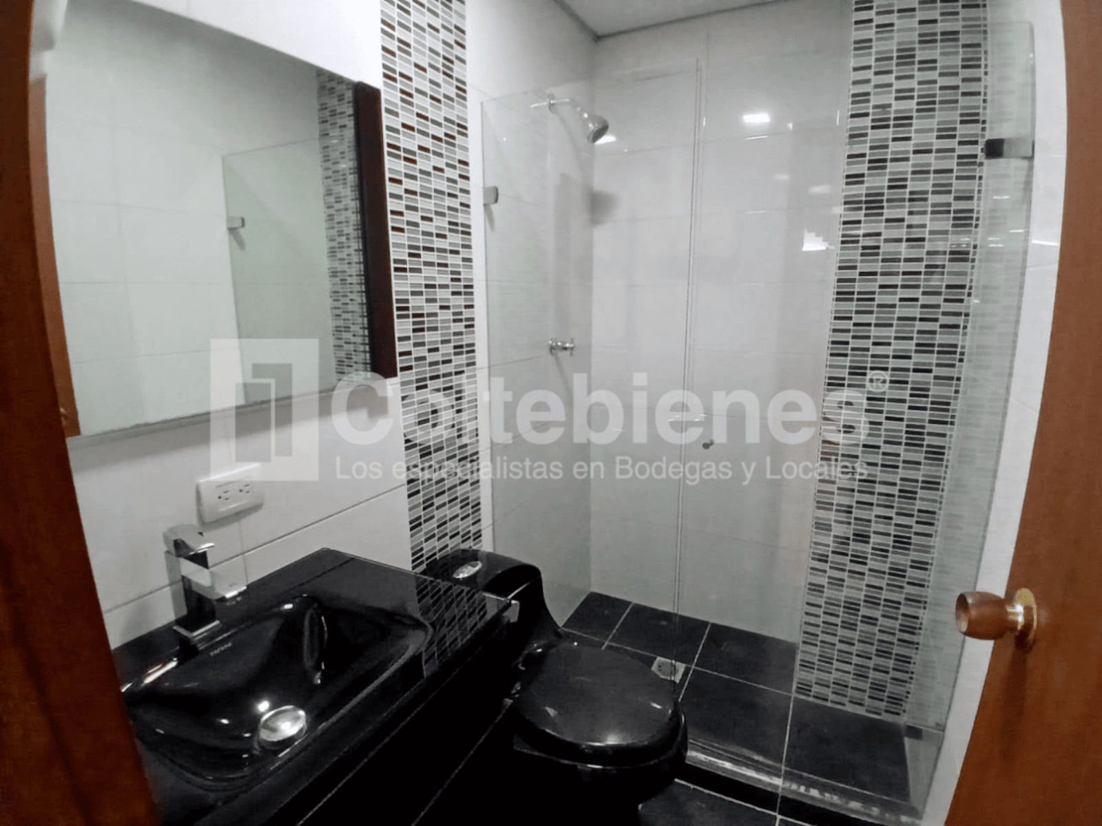 Arriendo de oficina en El Poblado-Medellín foto 4