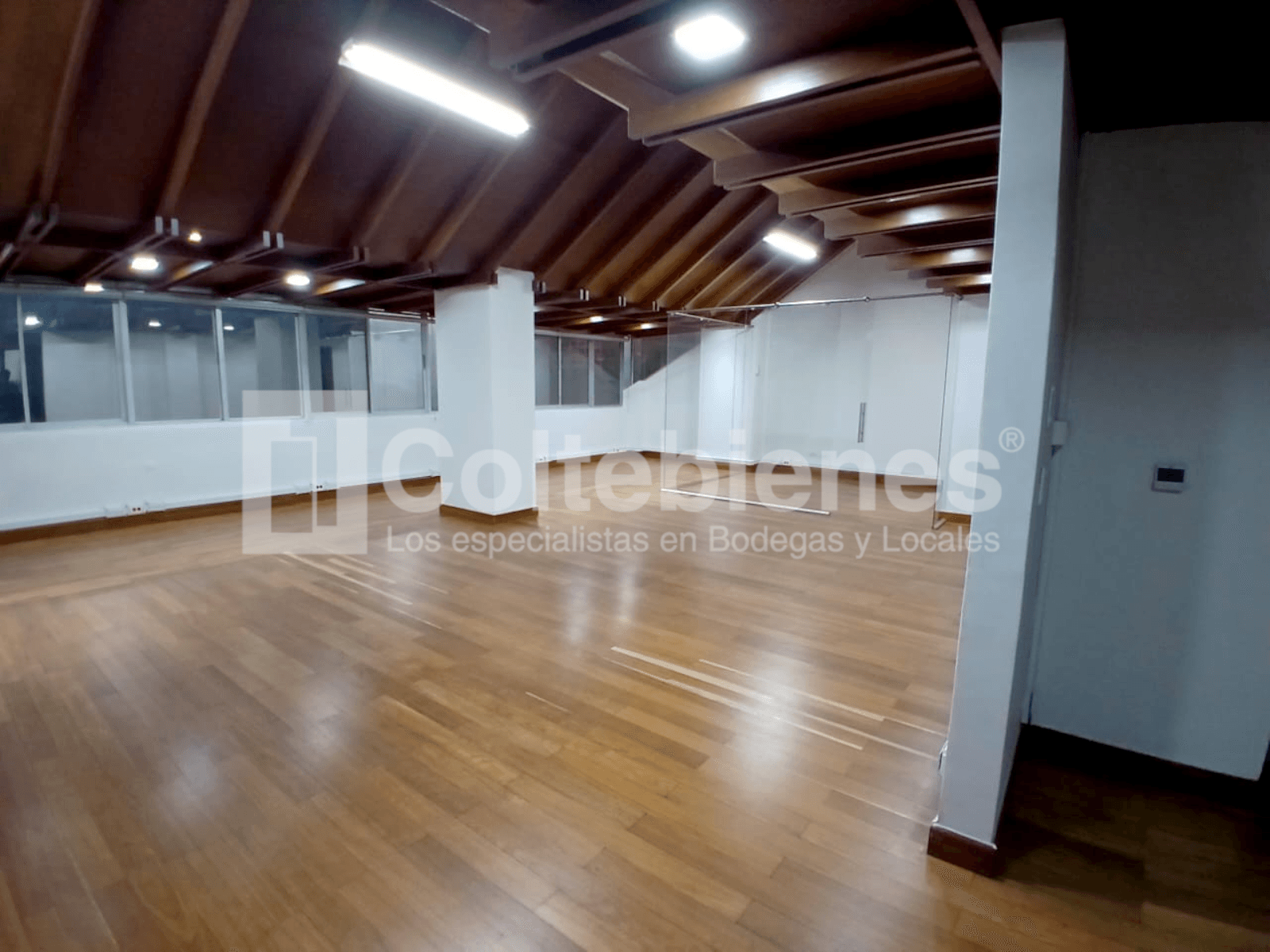 Arriendo de oficina en El Poblado-Medellín foto 5
