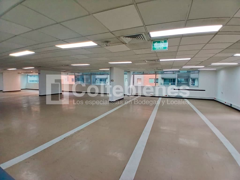 Moderna oficina en arriendo/venta en El Poblado-Medellín foto 2