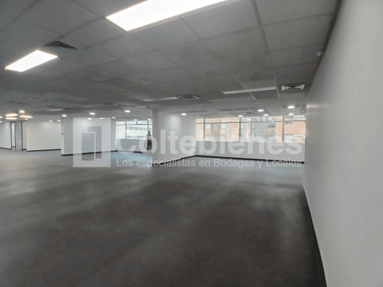 Oficina en arriendo/venta en El Poblado-Medellín foto 2