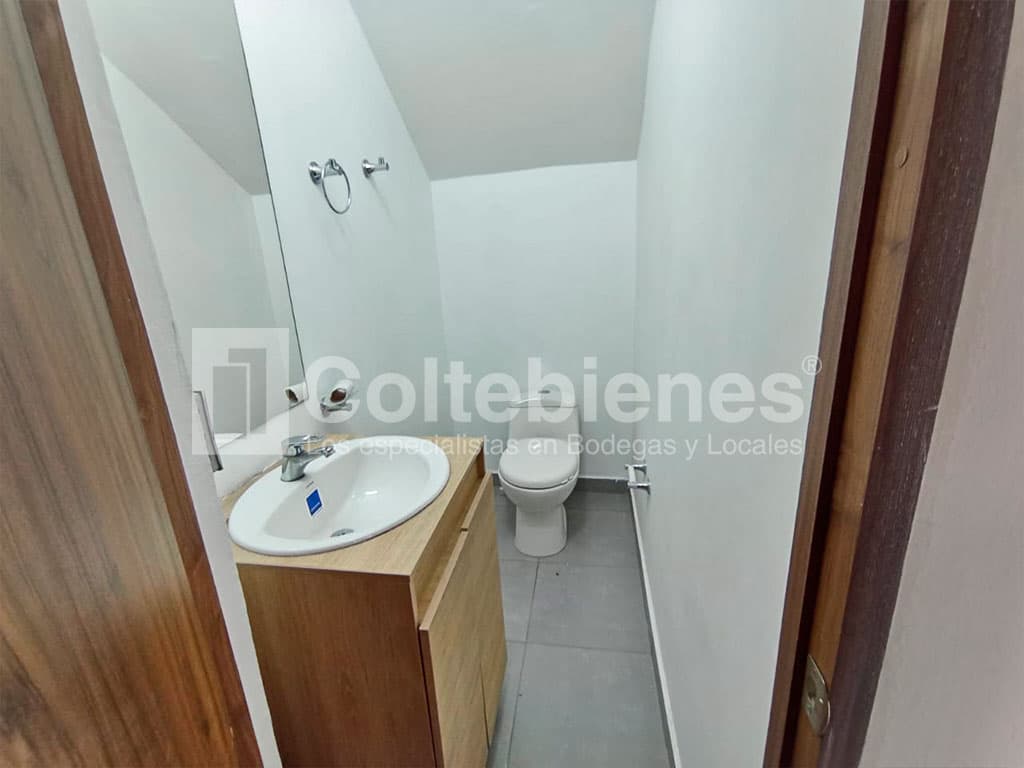 Edificio esquinero en arriendo en Cristo Rey-Medellín foto 3