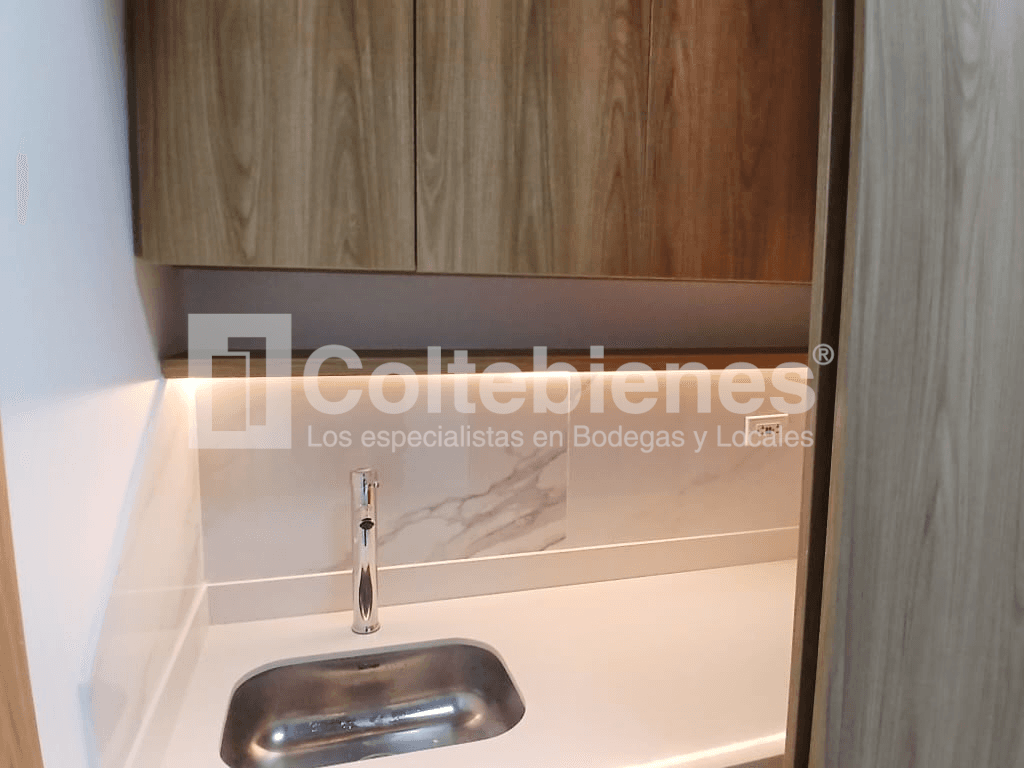 Arriendo de moderna oficina en El Poblado-Medellín foto 5