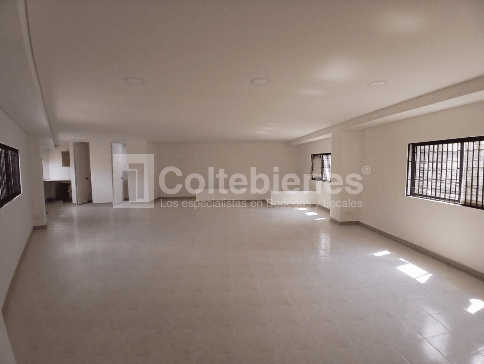 Local en arriendo en Sabaneta-Antioquia foto 2