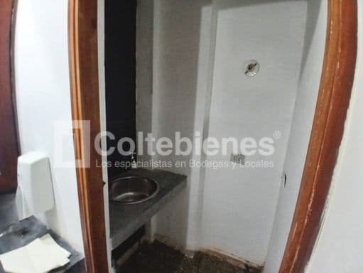 Local comercial en arriendo en La Floresta-Medellín foto 3