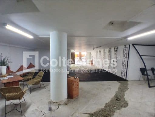 Local comercial en arriendo en La Floresta-Medellín foto 4