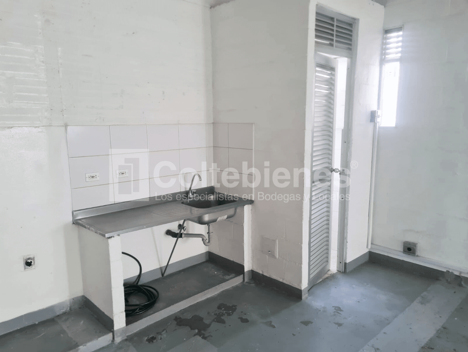 Bodega en arriendo en Guayabal-Medellín foto 4