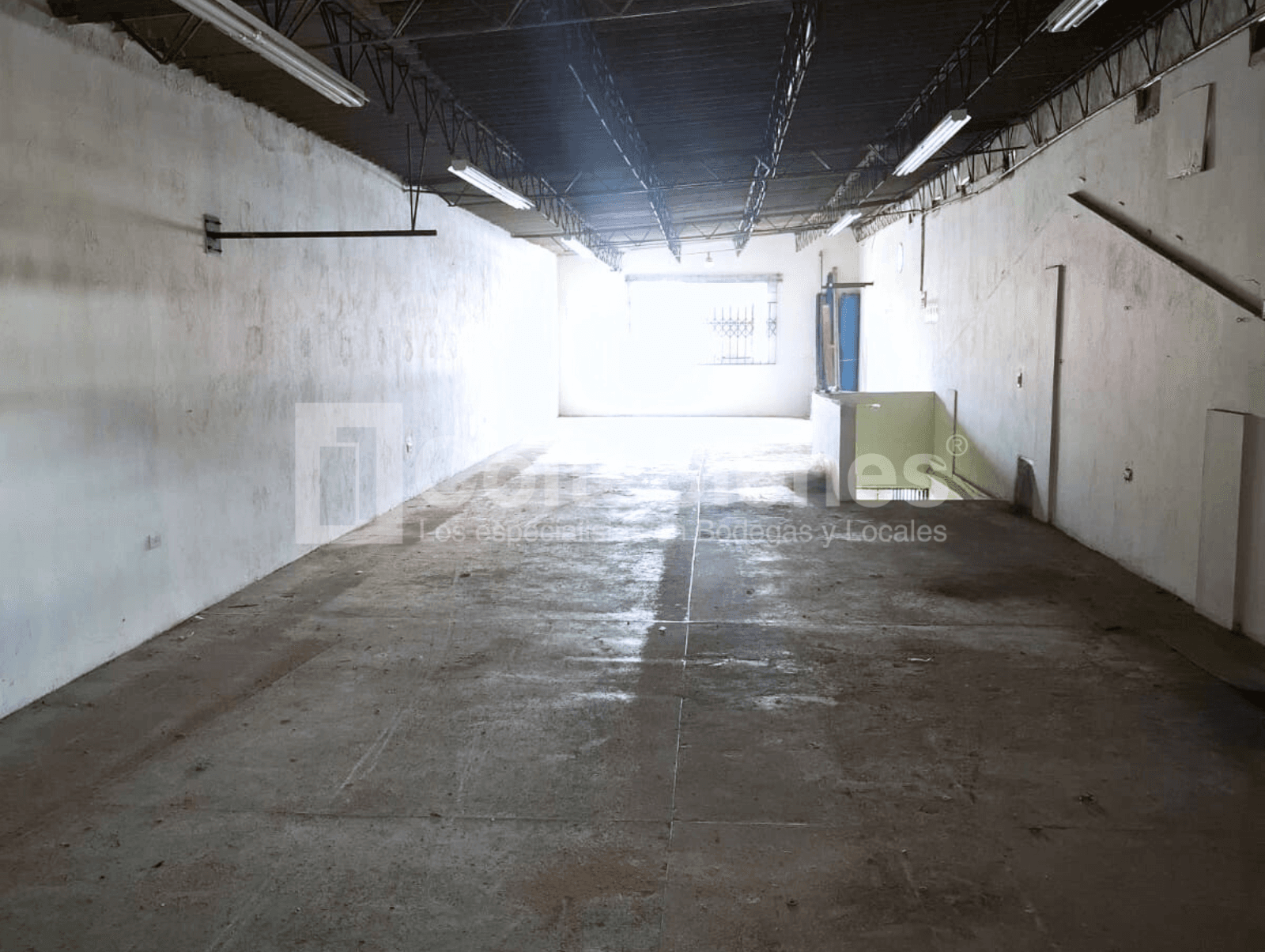 Bodega esquinera en arriendo en Perpetuo Socorro-Medellín