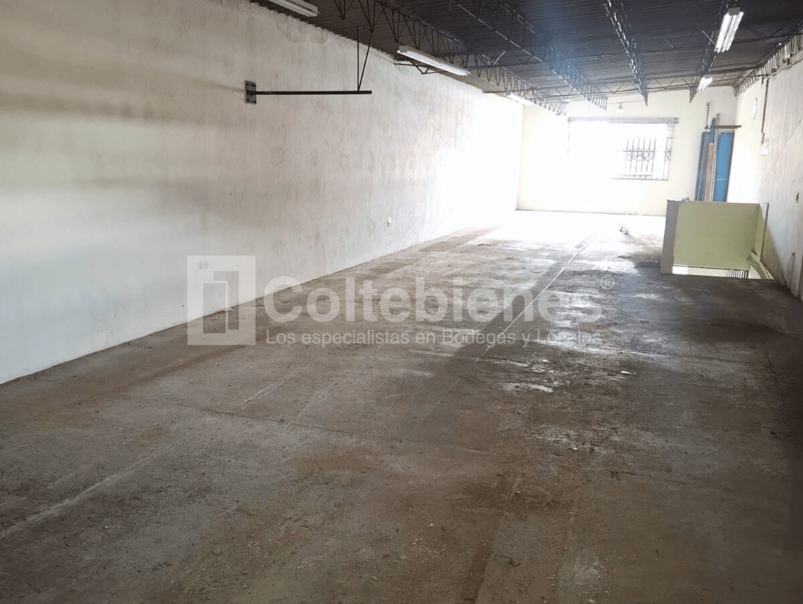 Bodega esquinera en arriendo en Perpetuo Socorro-Medellín foto 2