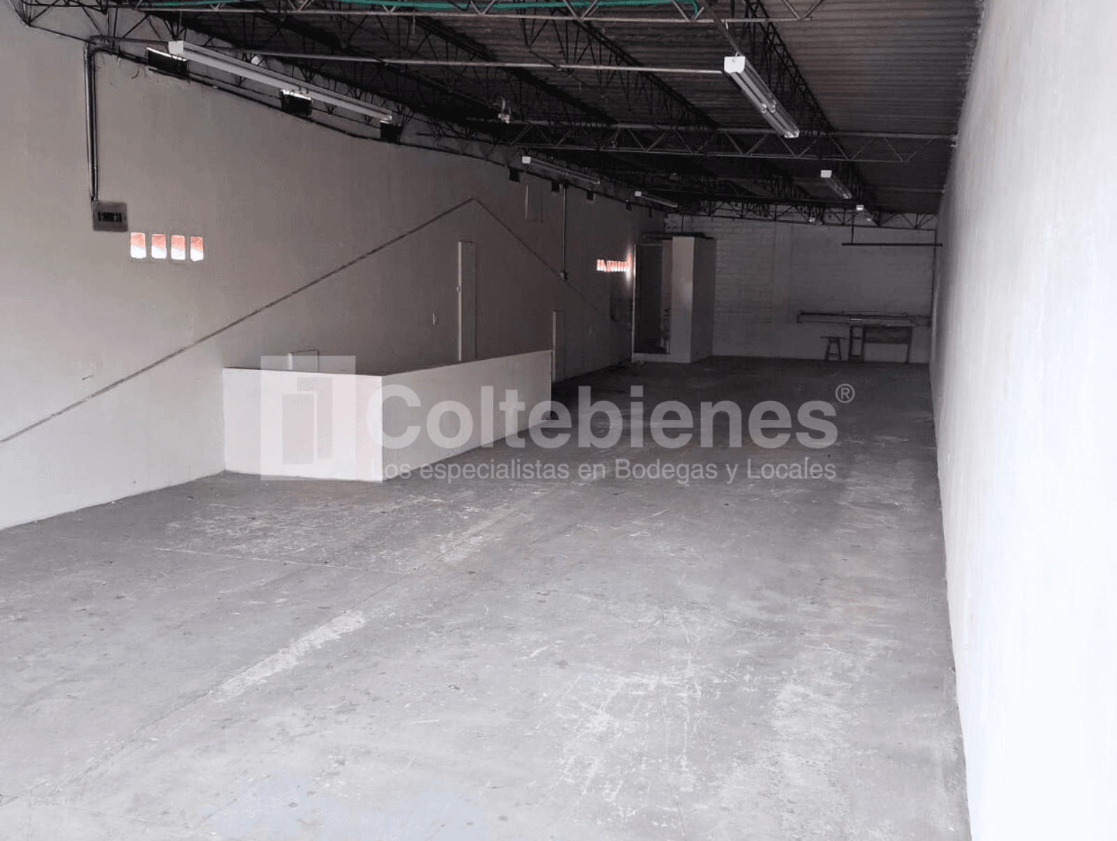 Bodega esquinera en arriendo en Perpetuo Socorro-Medellín foto 5