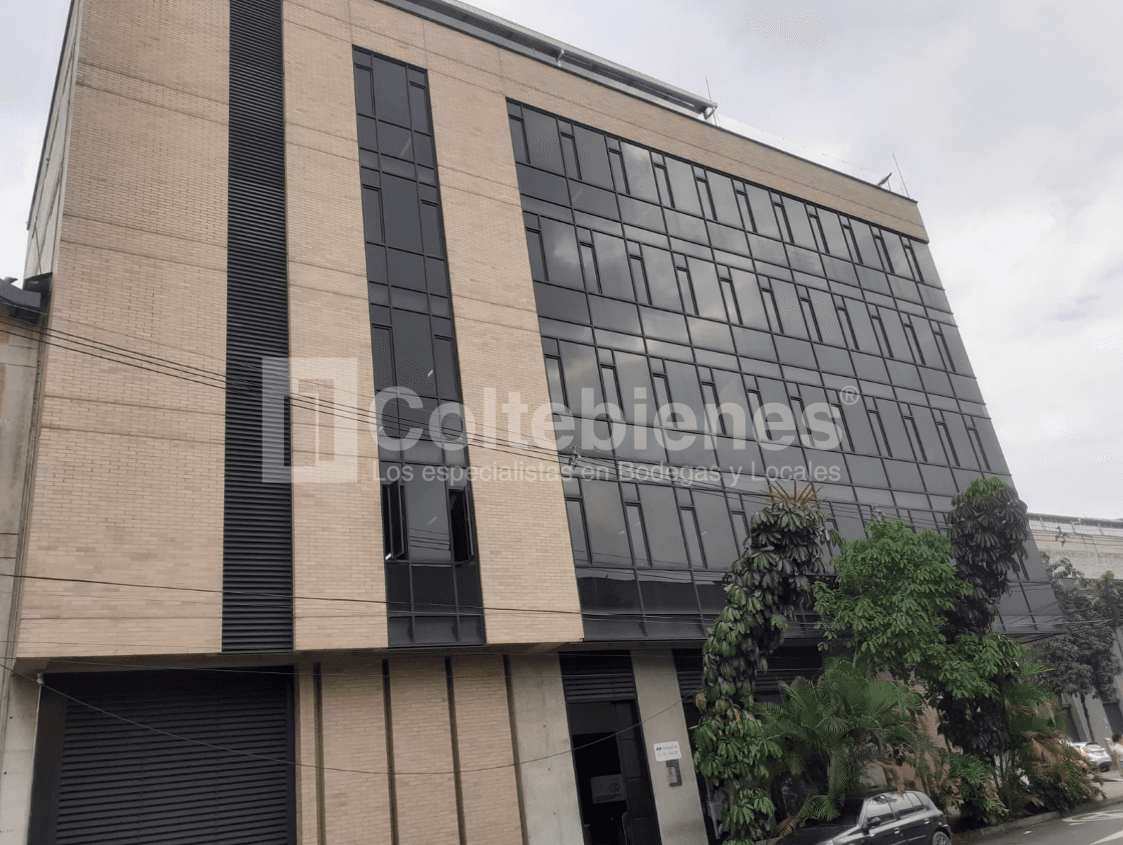 Edificio moderno en arriendo en El Carmelo-Itagüí foto 5