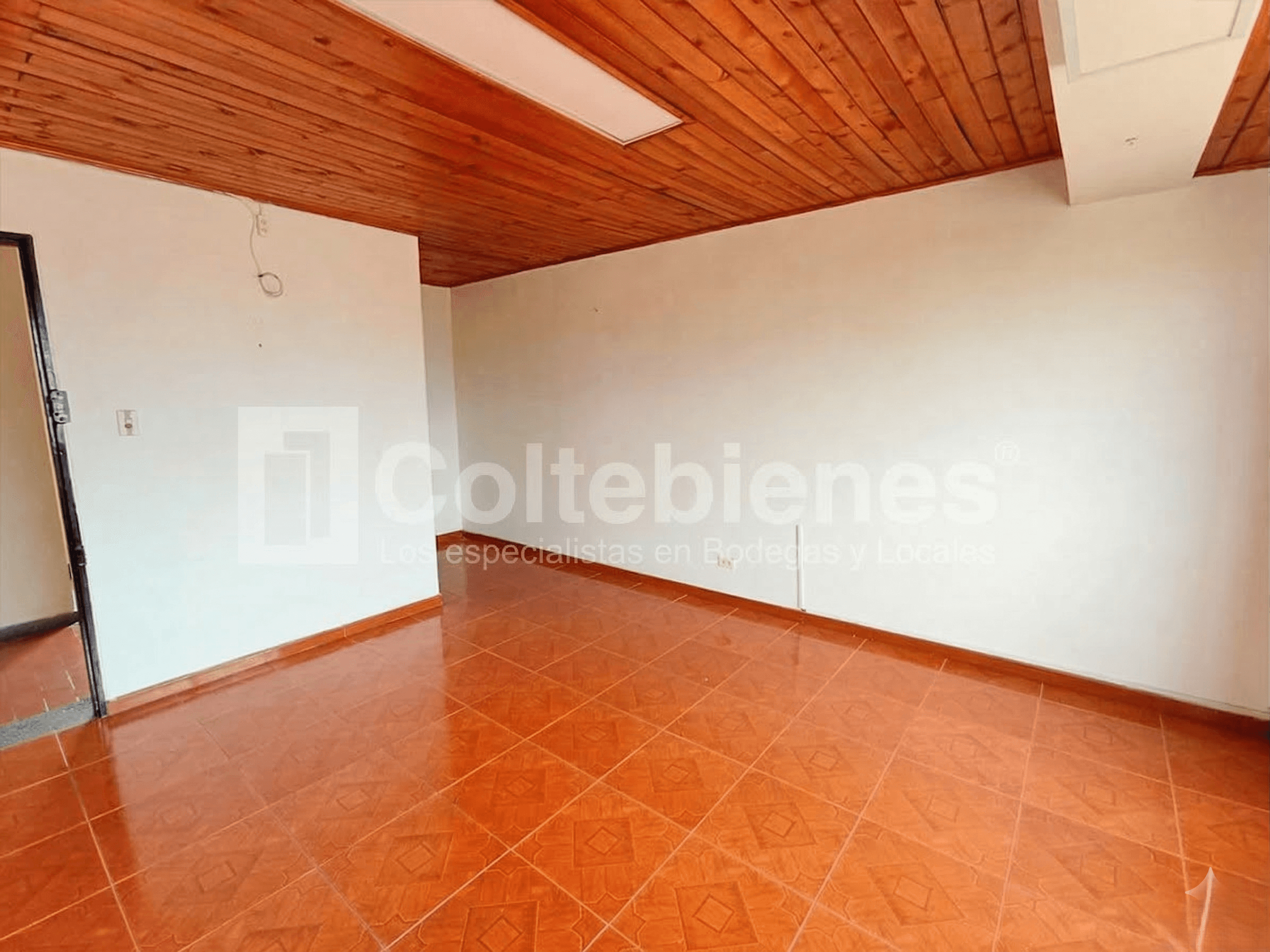 Oficina en arriendo en el Centro de Medellín foto 4