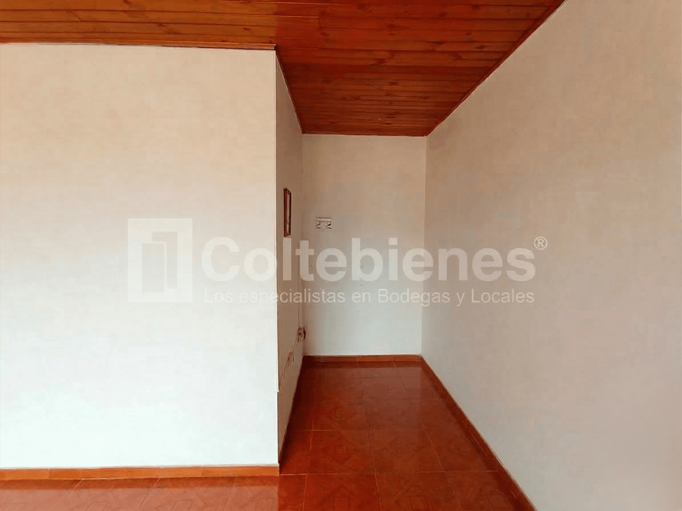 Oficina en arriendo en el Centro de Medellín foto 5