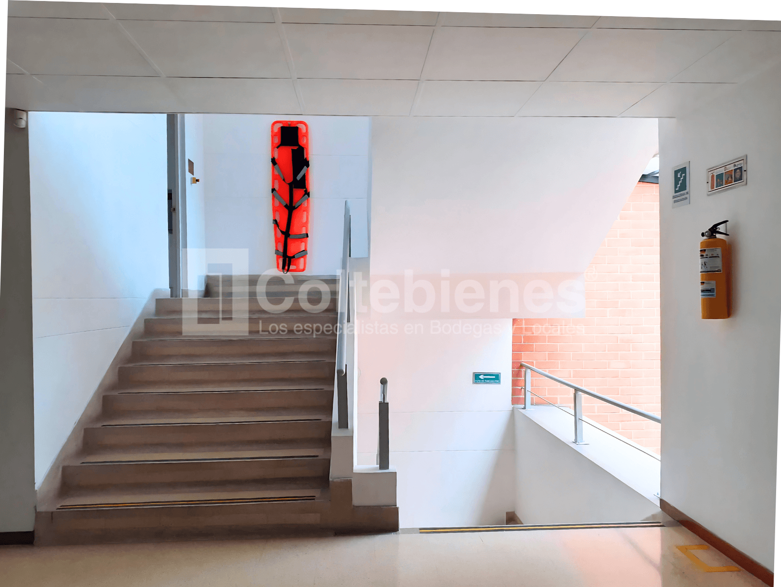 Oficina esquinera en arriendo en el sector de La Aguacatala