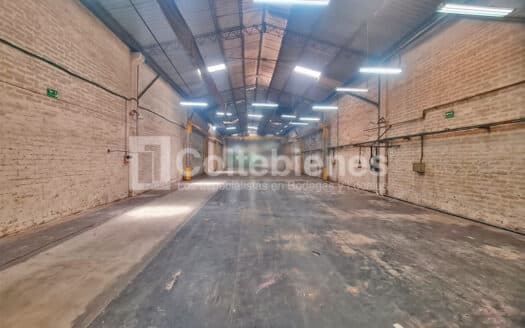 Amplia bodega en venta en sector industrial de Barrio Colombia-Medellín