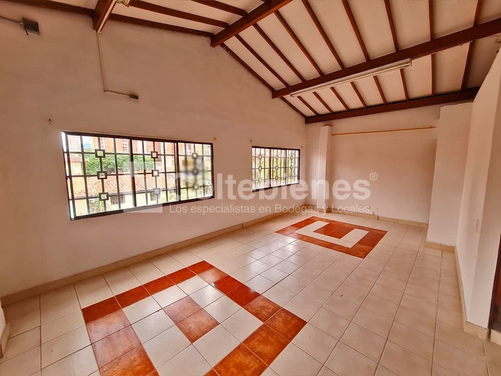 Bodega en arriendo en El Chagualo-Medellín foto 2