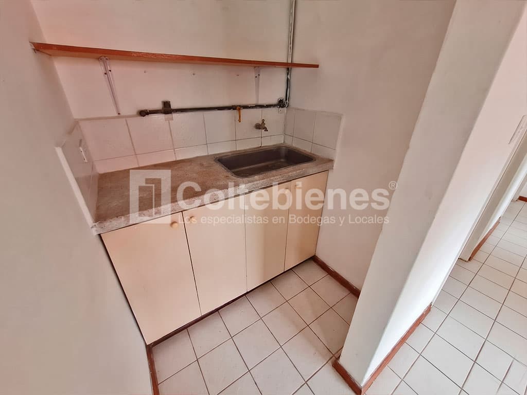 Bodega en arriendo en El Chagualo-Medellín foto 4