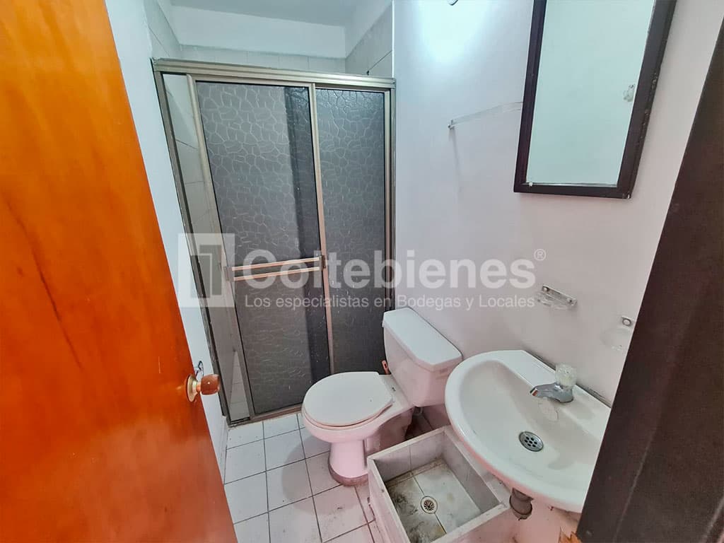 Bodega en arriendo en El Chagualo-Medellín foto 5