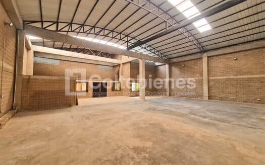 Bodega nueva con 6 m de altura y 45 kVA en La Estrella