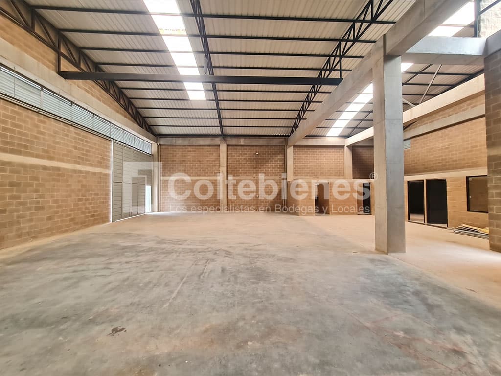 Bodega nueva con 6 m de altura y 45 kVA en La Estrella foto 3