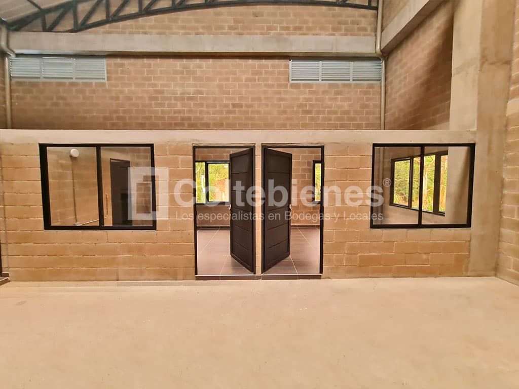 Bodega nueva con 6 m de altura y 45 kVA en La Estrella foto 5