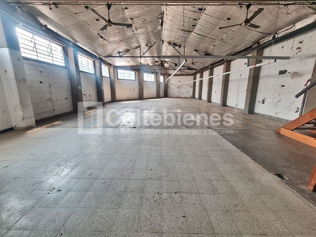 Arriendo de bodega en tercer piso en Barrio Colombia