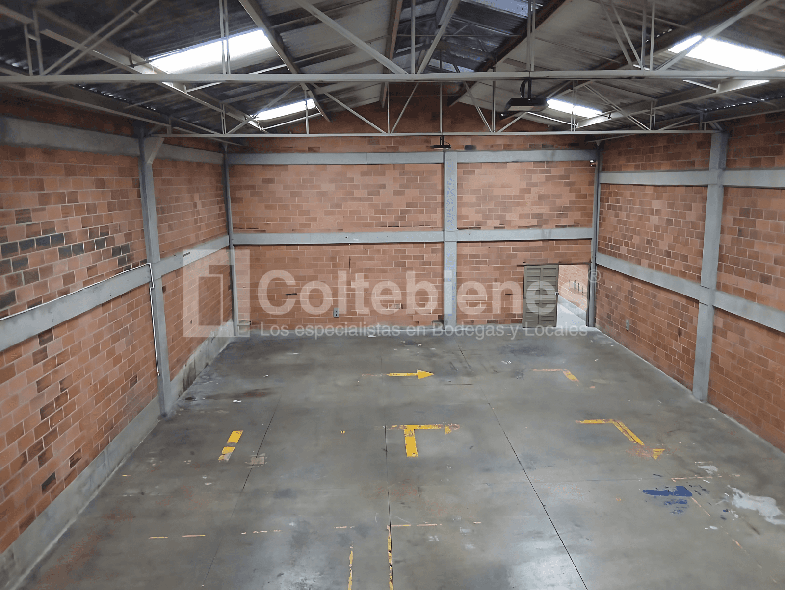 Bodega en arriendo en unidad cerrada de La Estrella