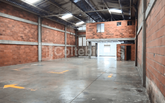 Bodega en arriendo en unidad cerrada de La Estrella