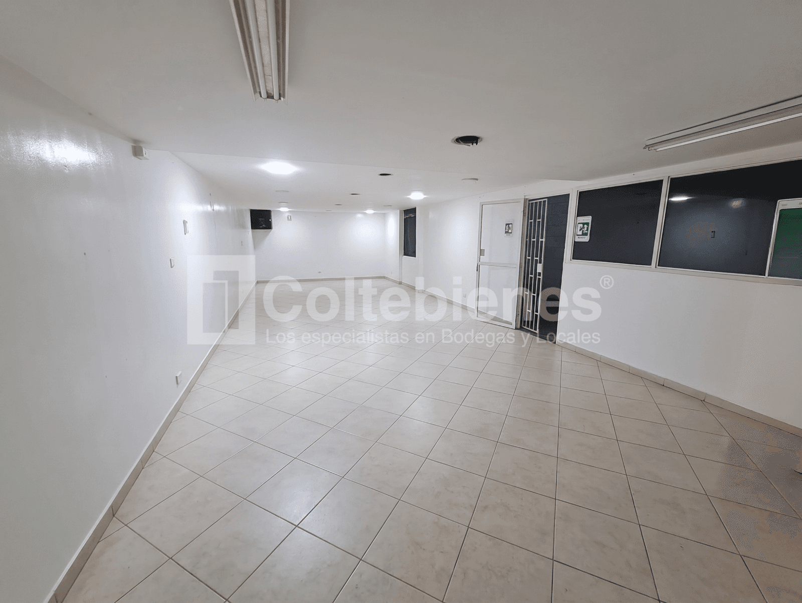 Bodega en arriendo en Barrio Cristóbal-Medellín foto 2