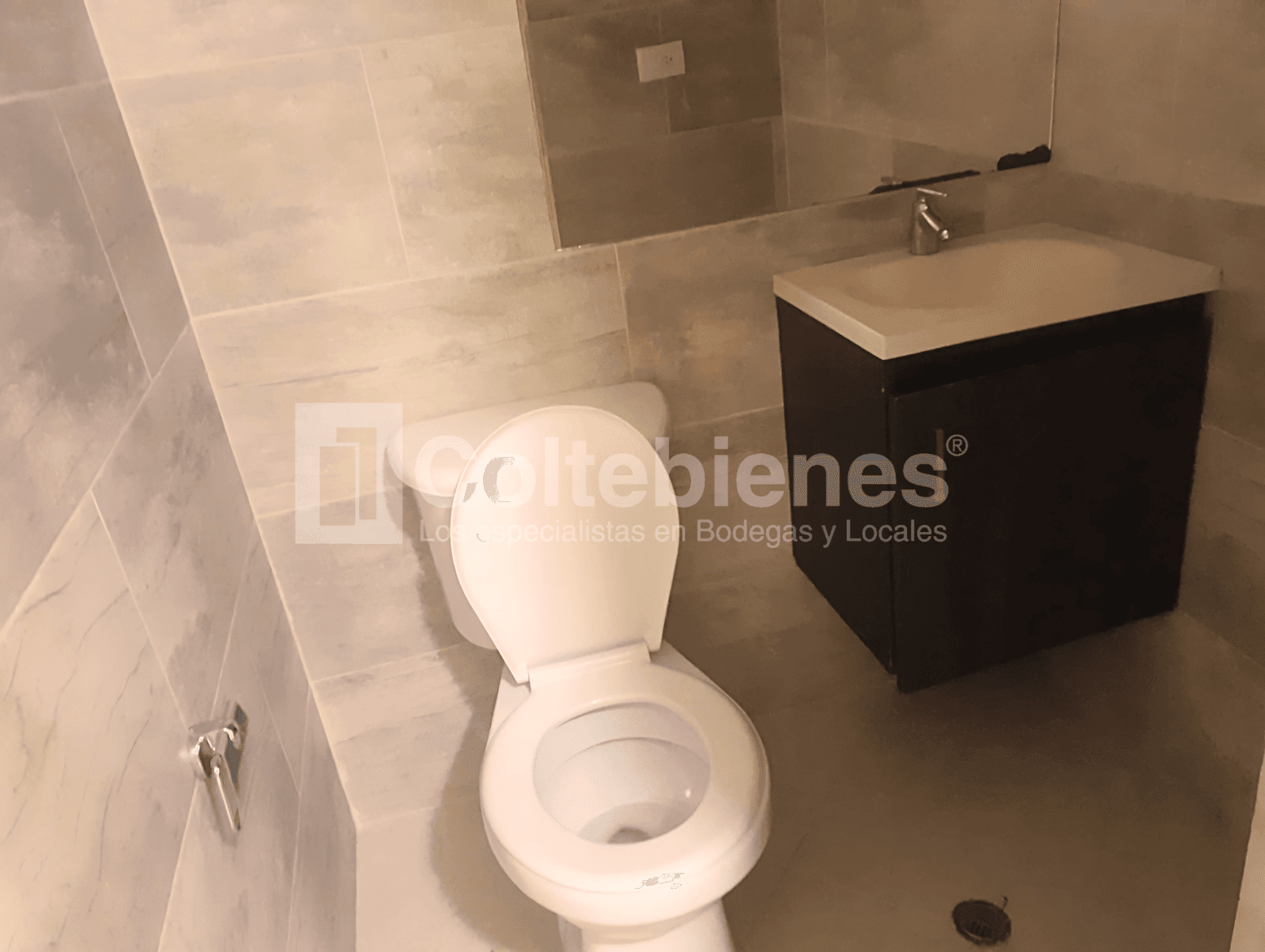 Local en arriendo en centro comercial de El Rodeo-Guayabal foto 3