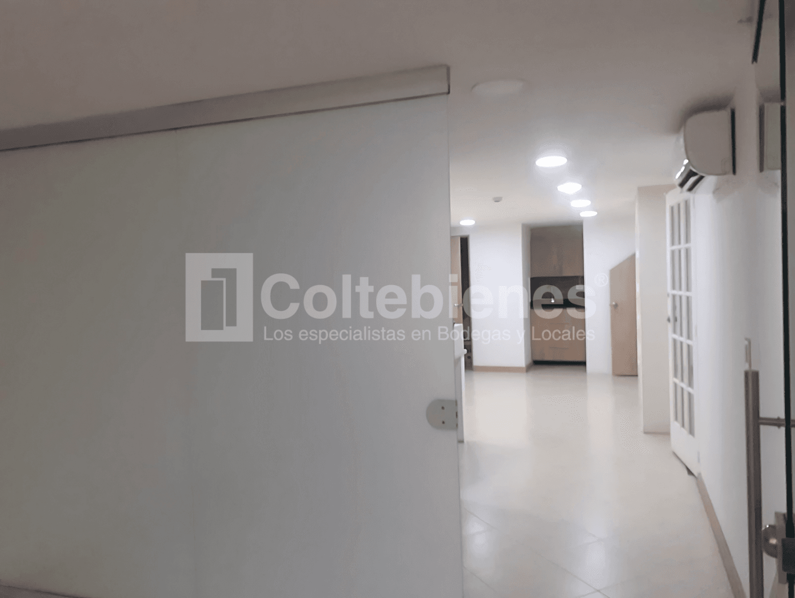 Local en arriendo en centro comercial de El Rodeo-Guayabal foto 5