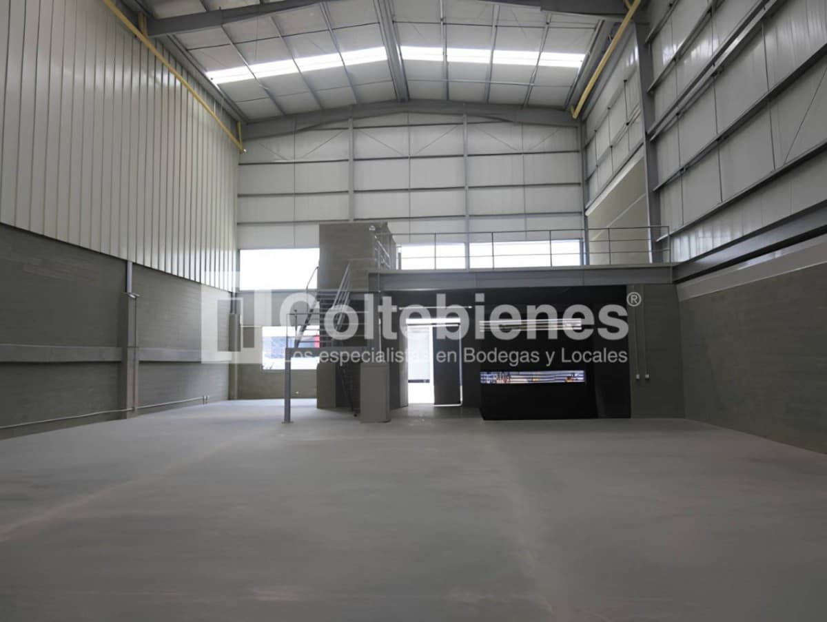 Bodega en arriendo – Copacabana foto 4