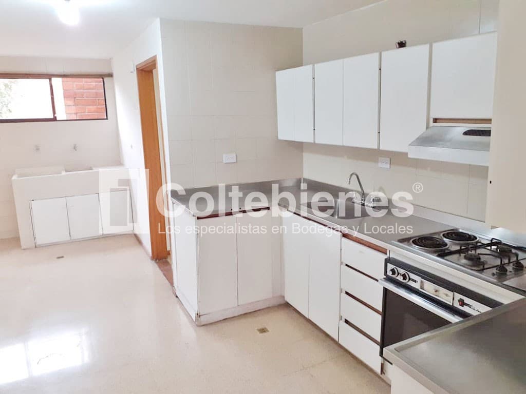 Oficina en arriendo – Aguacatala, Medellín foto 3