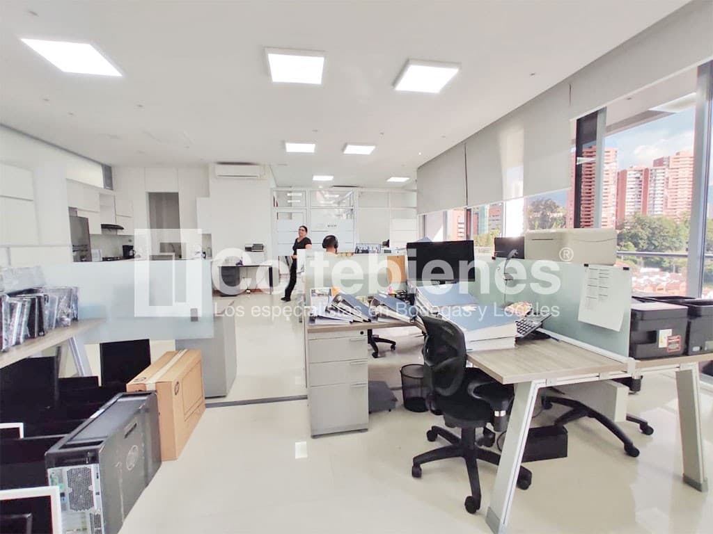 Oficina en arriendo – Altos Del Poblado, Medellín foto 2
