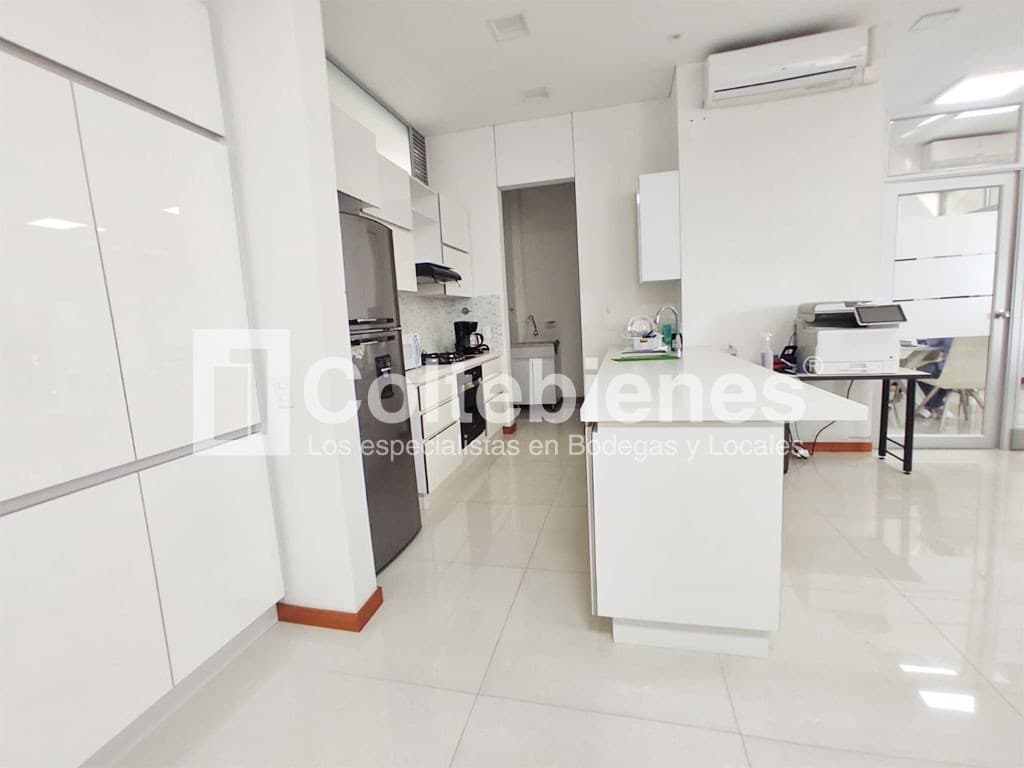 Oficina en arriendo – Altos Del Poblado, Medellín foto 4