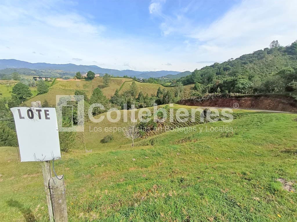 Lote en venta – El Retiro